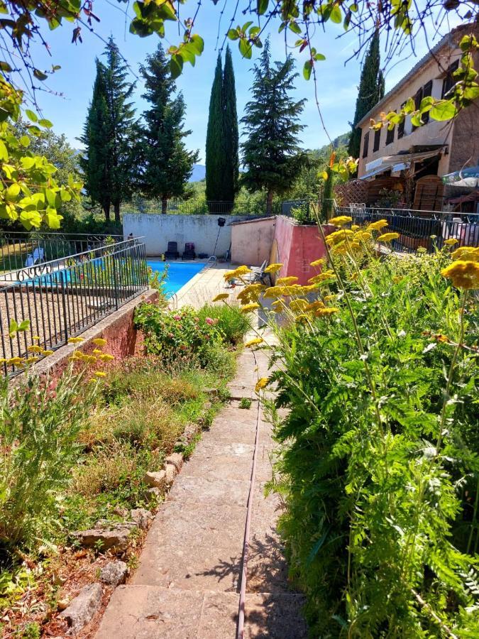 Logement D'Exception Pres Du Colorado Provencal Dans Une Residence Au Calme Avec Piscine Offrant Une Vue Imprenable Sur Le Luberon Depuis Sa Terrasse Viens Екстер'єр фото