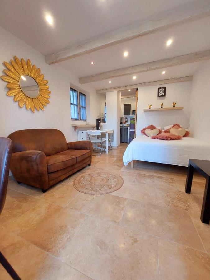 Logement D'Exception Pres Du Colorado Provencal Dans Une Residence Au Calme Avec Piscine Offrant Une Vue Imprenable Sur Le Luberon Depuis Sa Terrasse Viens Екстер'єр фото