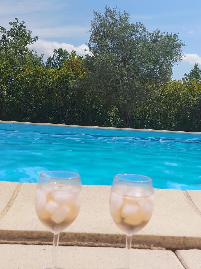 Logement D'Exception Pres Du Colorado Provencal Dans Une Residence Au Calme Avec Piscine Offrant Une Vue Imprenable Sur Le Luberon Depuis Sa Terrasse Viens Екстер'єр фото