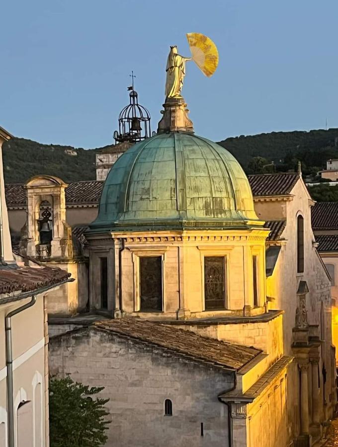 Logement D'Exception Pres Du Colorado Provencal Dans Une Residence Au Calme Avec Piscine Offrant Une Vue Imprenable Sur Le Luberon Depuis Sa Terrasse Viens Екстер'єр фото